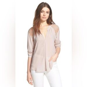 ASTR Women’s Lace Shoulder Blouse SiZe M